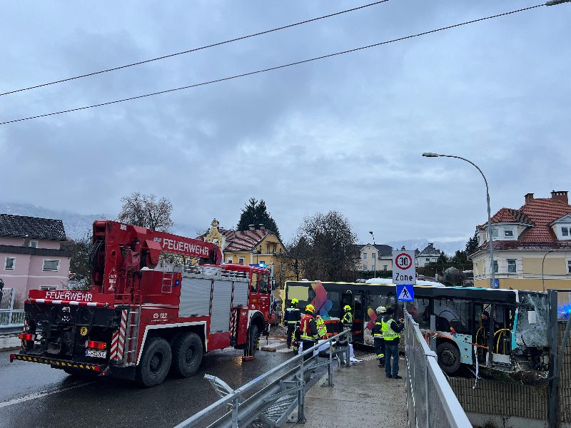Busunfall Kilzerbrücke Villach- Mehrere Verletzte (Bild 2)